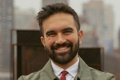 Zohran Mamdani uses the Inner Circle stage to highlight NYC's major issues. (Image Credits: Wikimedia Commons/Karamccurdy).