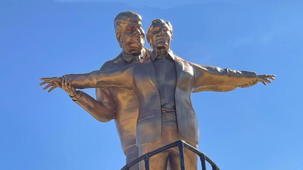 A new statue has appeared on the National Mall in Washington DC of Trump and Epstein, inspired by Titanic