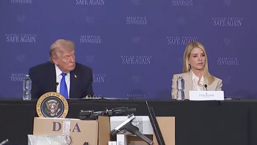 Donald trump dozes off memphis