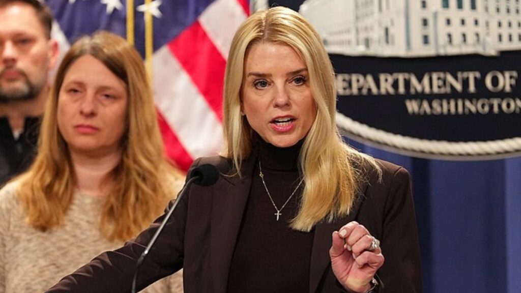 Former Attorney General Pam Bondi is scheduled to appear before the House Oversight Committee next month. (Image Credits: The US Department of Justice/ Wikimedia Commons)