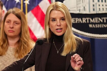 Former Attorney General Pam Bondi is scheduled to appear before the House Oversight Committee next month. (Image Credits: The US Department of Justice/ Wikimedia Commons)