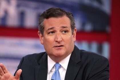 Senator Ted Cruz was seen In Florida airport as the partial shutdown leaves many federal workers unpaid. (Flickr/Gage Skidmore).