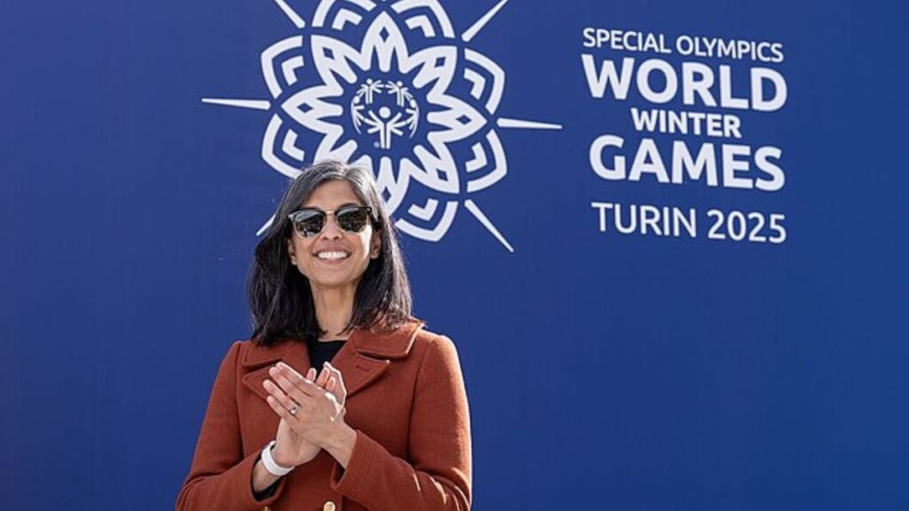 Usha Vance’s remarks spark renewed scrutiny as View co-hosts challenge her statements and accuse her of double standards.