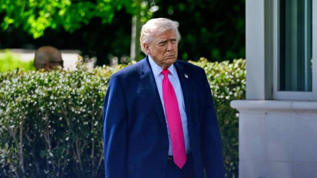 Retired CIA analyst Larry Johnson alleged that Donald Trump tried to access nuclear codes in an emergency White House meeting.