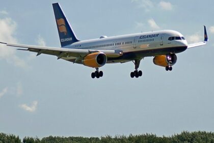 A pilot on his last flight before retiring flew an Icelandair passenger jet at 300 feet over his hometown