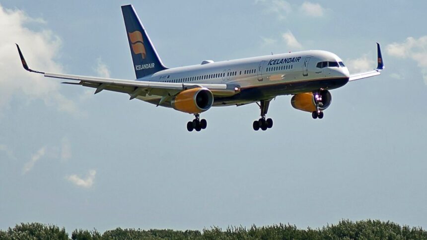 A pilot on his last flight before retiring flew an Icelandair passenger jet at 300 feet over his hometown
