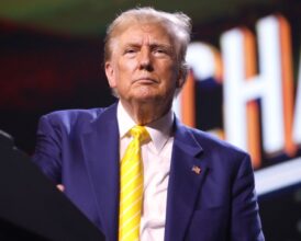 “First Time He’s Ever Opened a…” — Netizens Roast 79-Year-Old Trump’s Awkward Bible Reading at National Mall