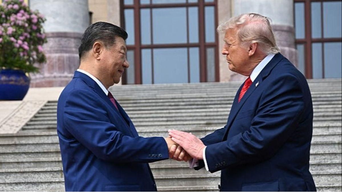 Xi Jinping Flips the Script on Trump’s Signature ‘Power Handshake’—Internet Reacts