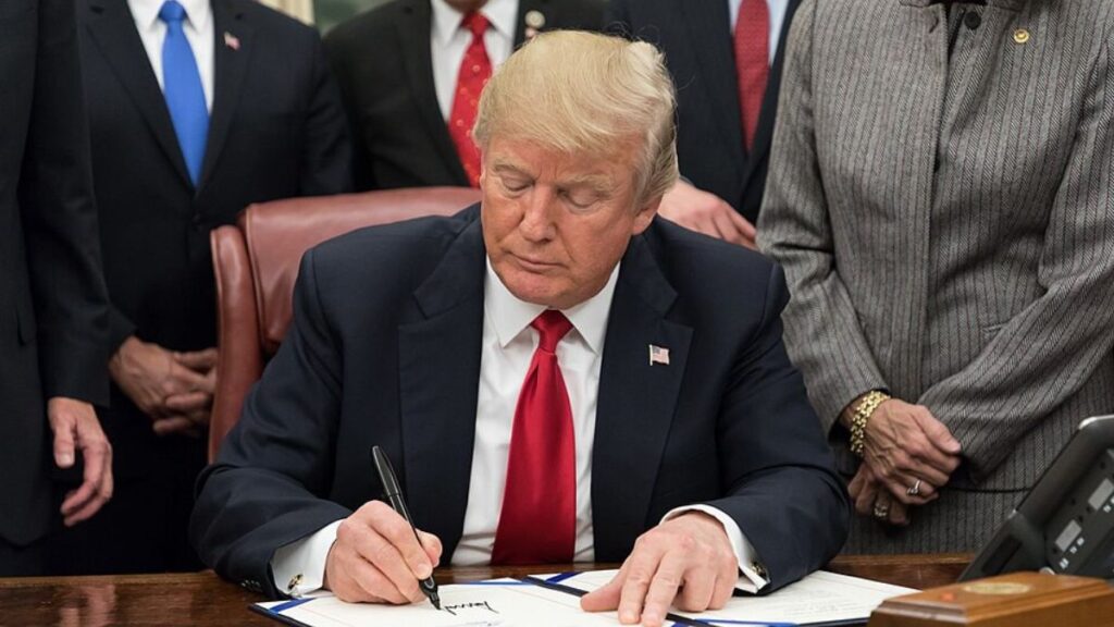 Donald Trump faces fresh scrutiny over rising gas prices amid the US-Iran war. (Image Credits: White House/ Wikimedia Commons)