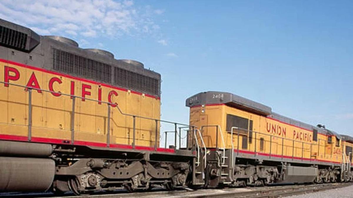 Union Worker Makes Grim Discovery at Texas Rail Yard Inside a Train Car Near the Border