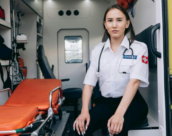 Emergency Radio Captures Paramedics’ ‘Help!’ Plea After Patient’s Brutal Assault—Victim’s ‘Grabbed My Hair’ Story Reveals Chaotic Attack